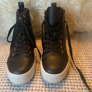 Black STEVE MADDEN high top sneakers